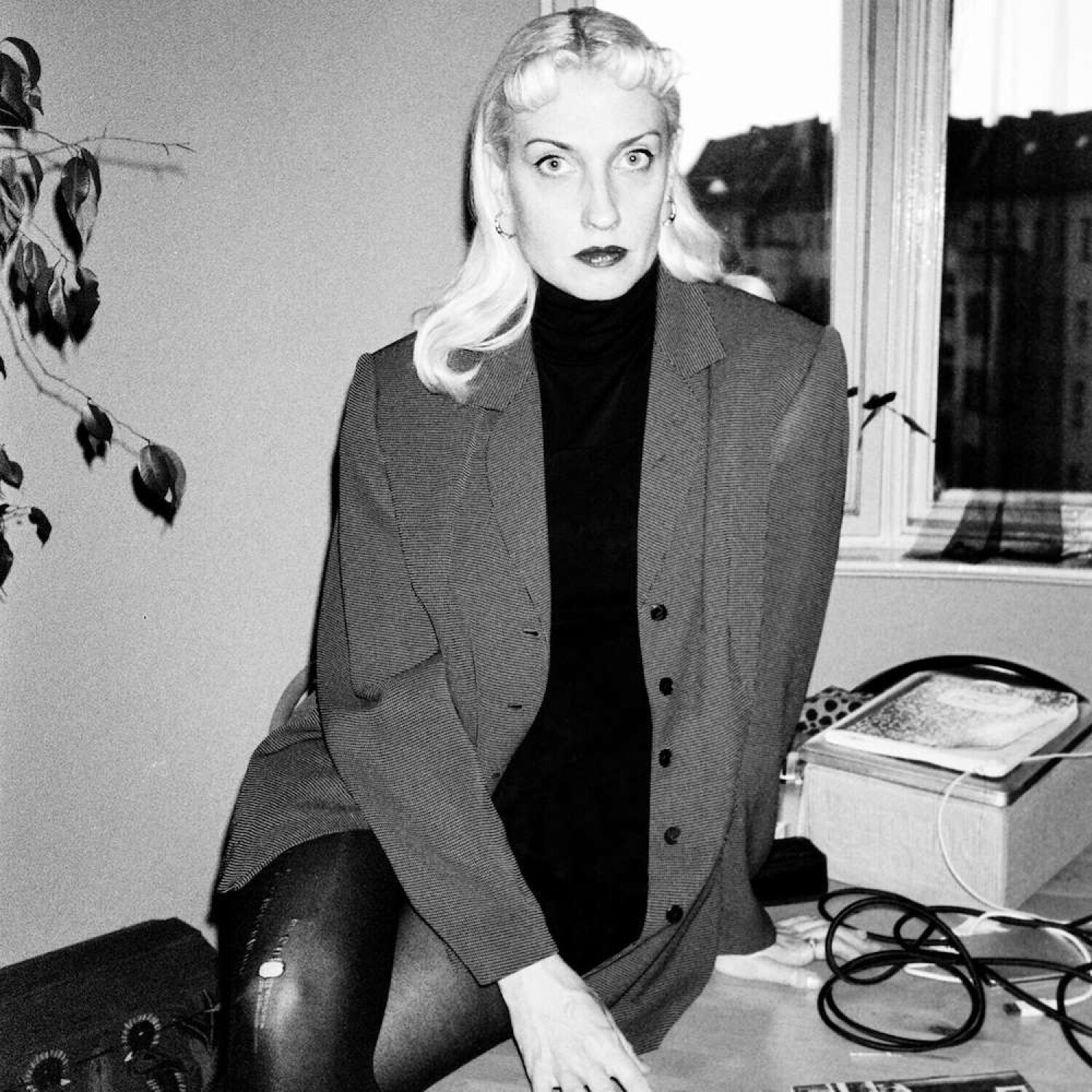 Molly Nilsson + guest