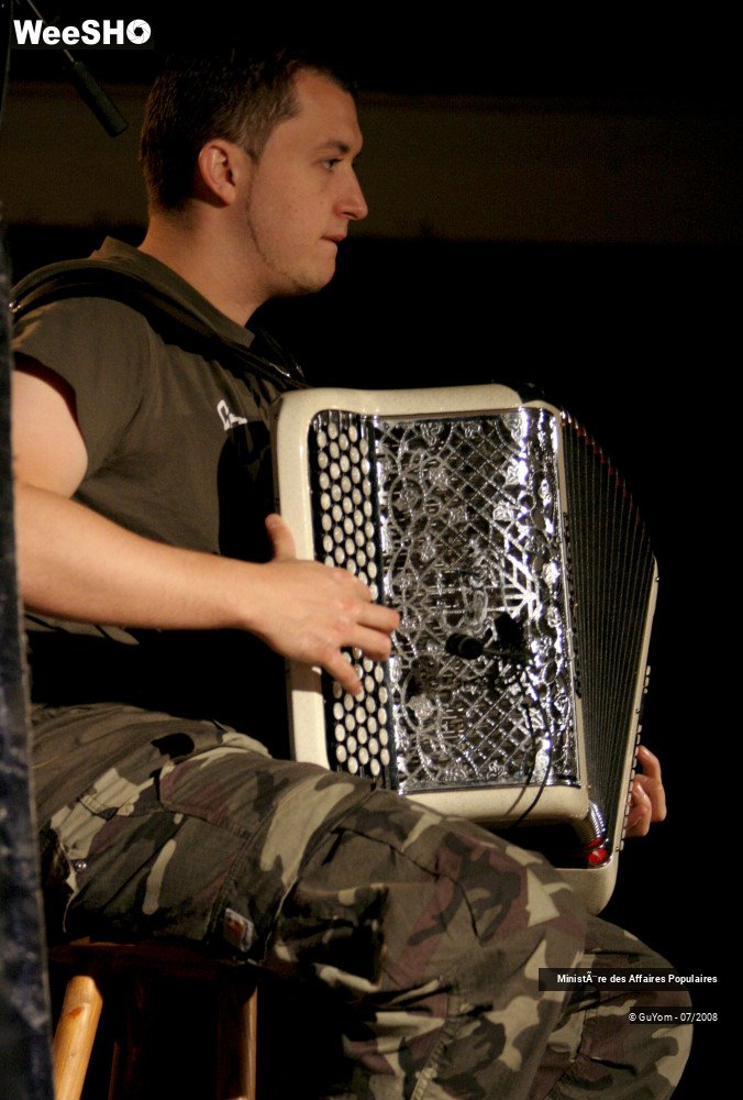 2/47 photos du spectacle Ministère des Affaires Populaires