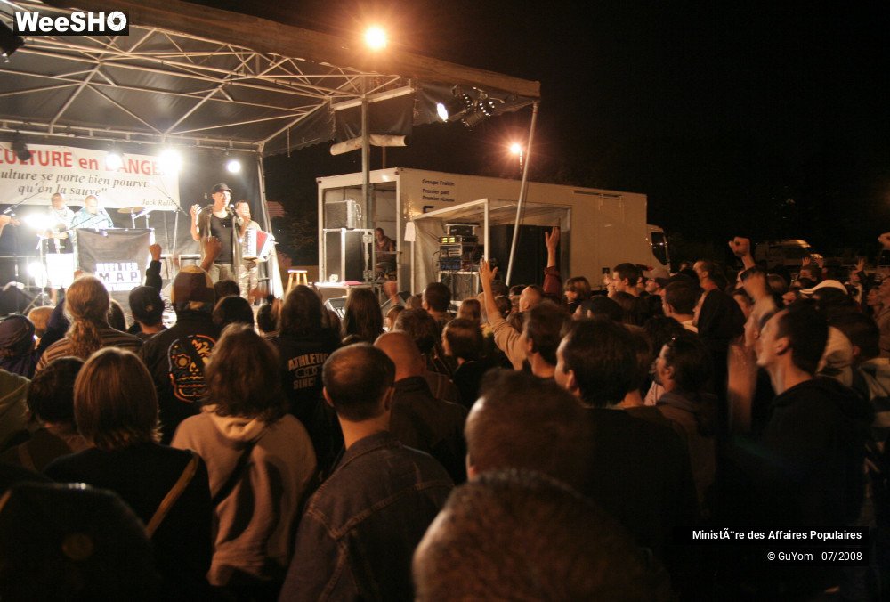 25/47 photos du spectacle Ministère des Affaires Populaires