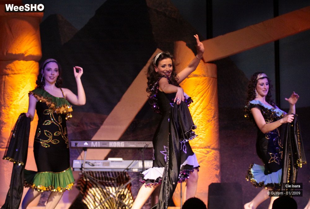 27/51 photos du spectacle Compagnie Isara