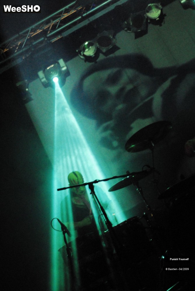 13/38 photos du spectacle Punish Yourself