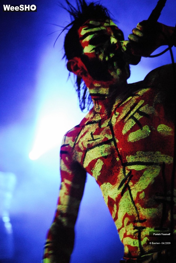 22/38 photos du spectacle Punish Yourself