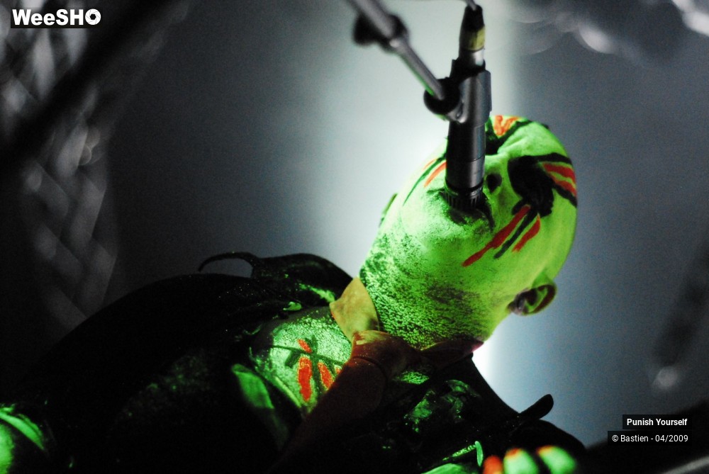 31/38 photos du spectacle Punish Yourself