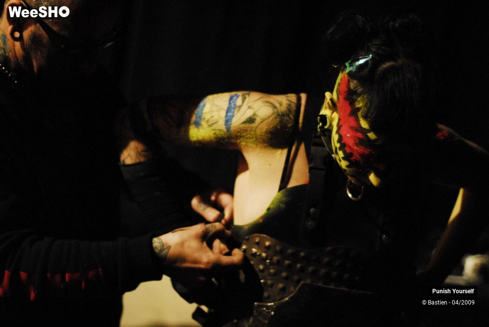 34/38 photos du spectacle Punish Yourself