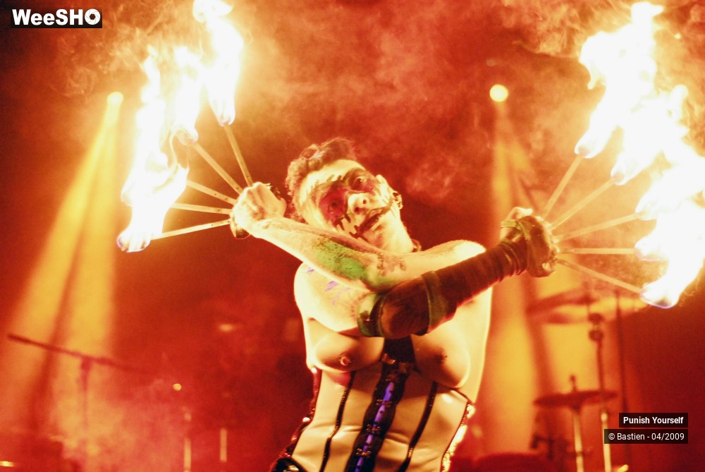 37/38 photos du spectacle Punish Yourself