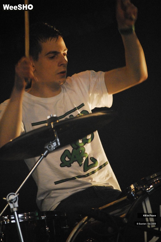 32/37 photos du spectacle Kill for Peace