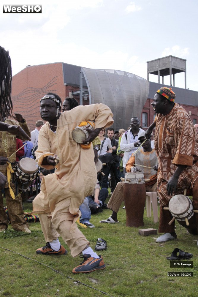 13/35 photos du spectacle Grand Sabar Takoussane - Percus