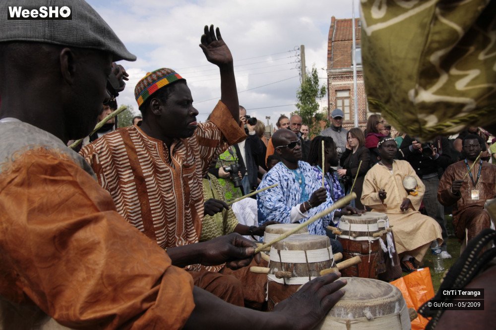 28/35 photos du spectacle Grand Sabar Takoussane - Percus