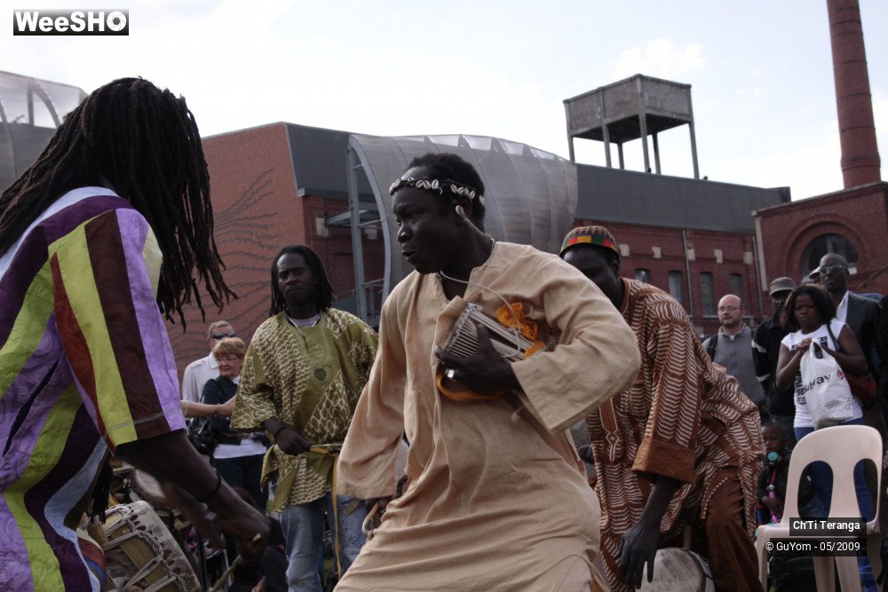 32/35 photos du spectacle Grand Sabar Takoussane - Percus