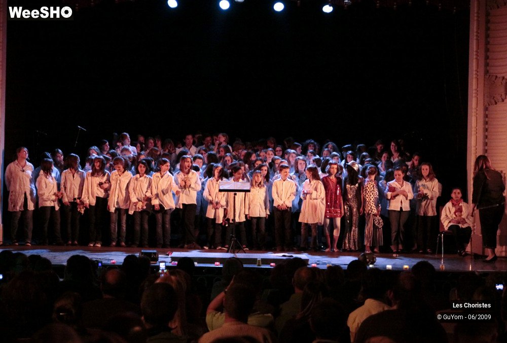 25/50 photos du spectacle L'anniversaire des Choristes