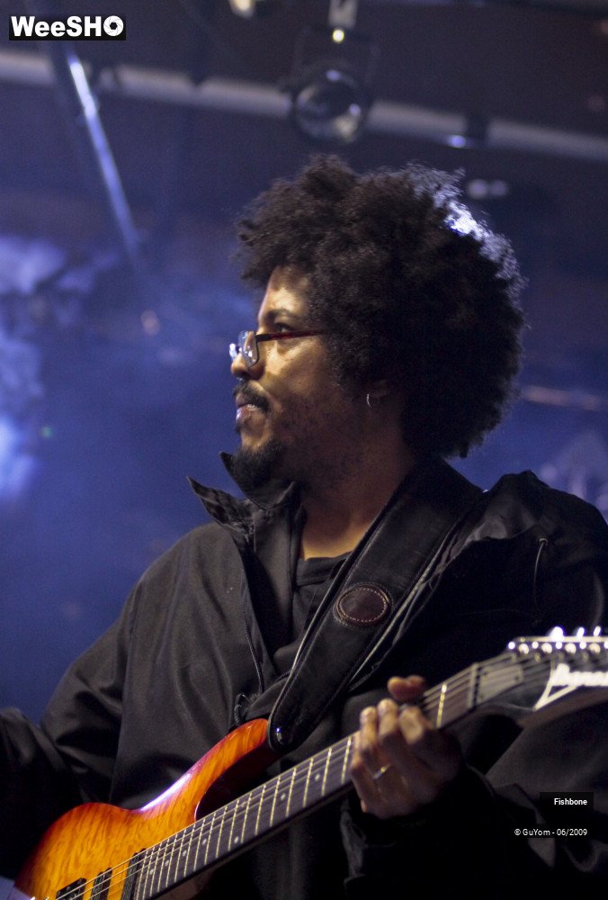 6/51 photos du spectacle Fishbone Balance