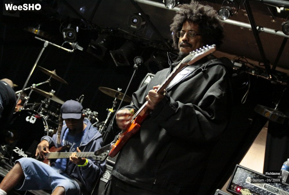 28/51 photos du spectacle Fishbone Balance