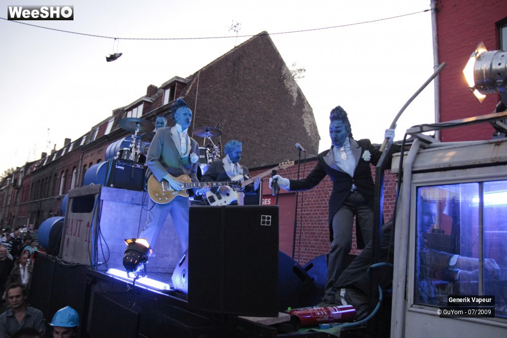 50/50 photos du spectacle Generik Vapeur Parade