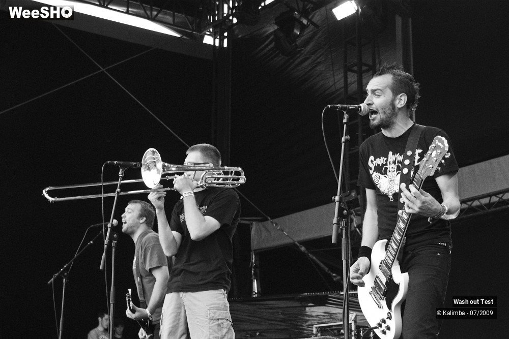 24/27 photos du spectacle Wash Out Test