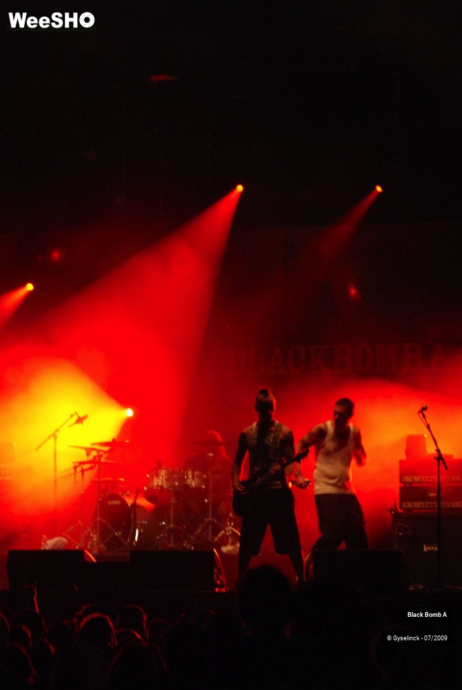 2/24 photos du spectacle Black Bomb A