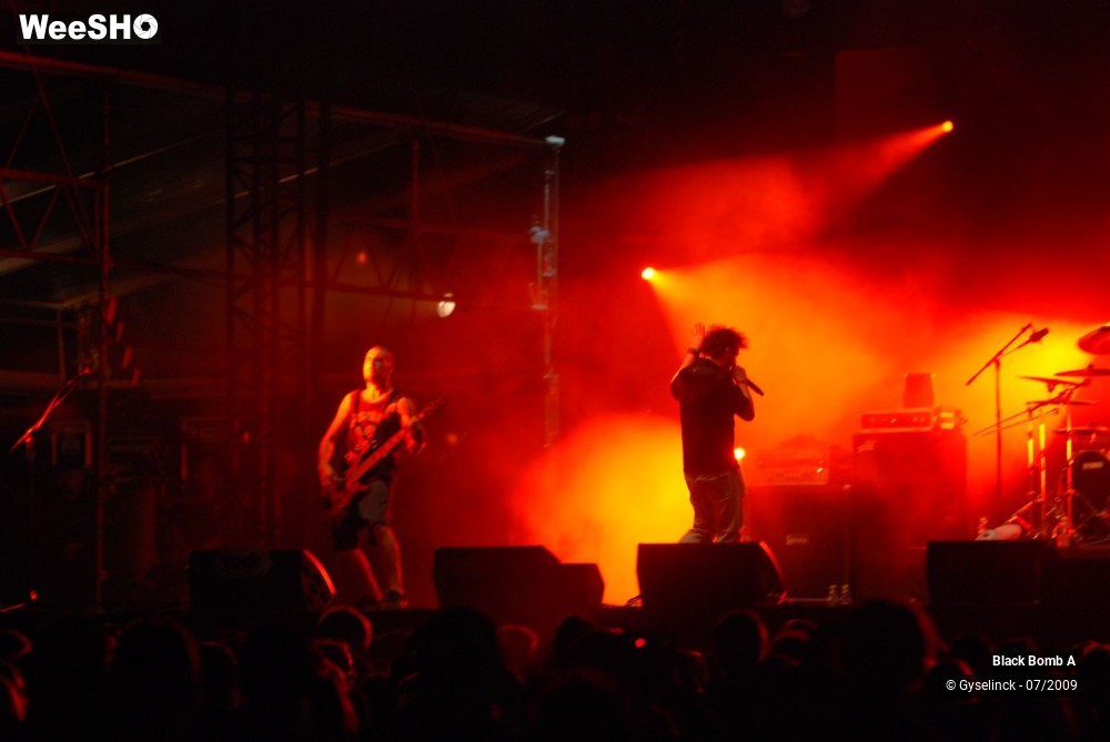 8/24 photos du spectacle Black Bomb A