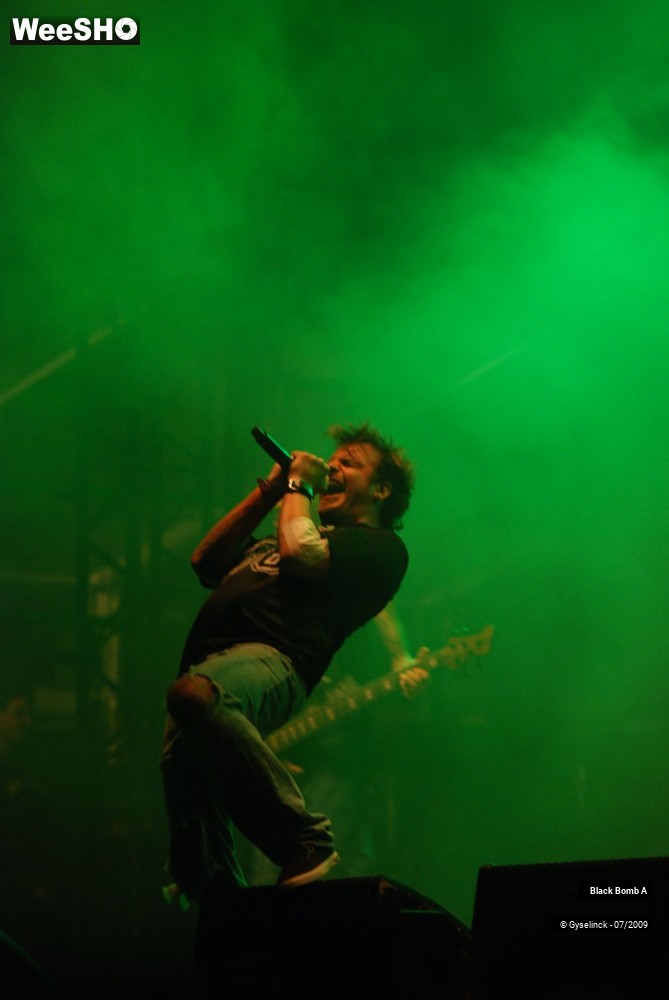 13/24 photos du spectacle Black Bomb A