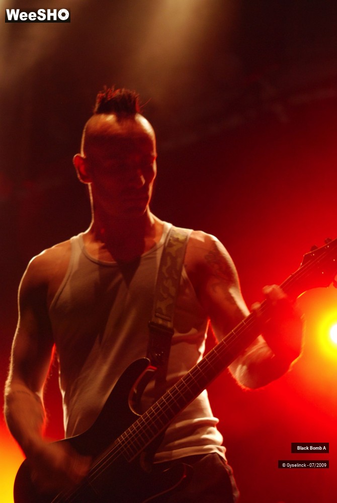 15/24 photos du spectacle Black Bomb A