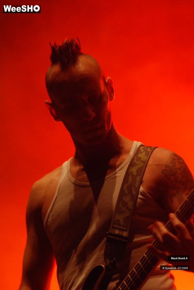 16/24 photos du spectacle Black Bomb A