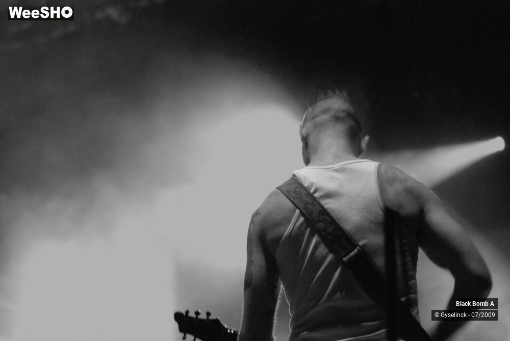 17/24 photos du spectacle Black Bomb A