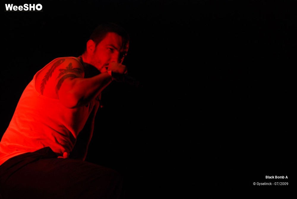 19/24 photos du spectacle Black Bomb A