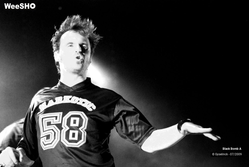 20/24 photos du spectacle Black Bomb A