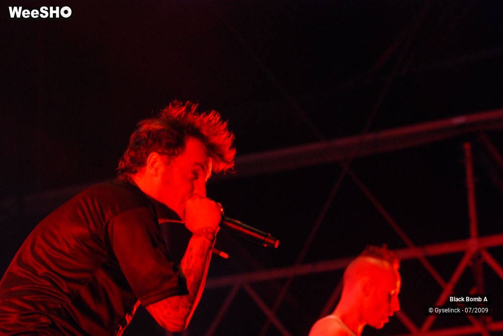 21/24 photos du spectacle Black Bomb A