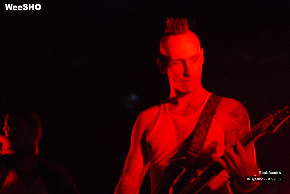 22/24 photos du spectacle Black Bomb A