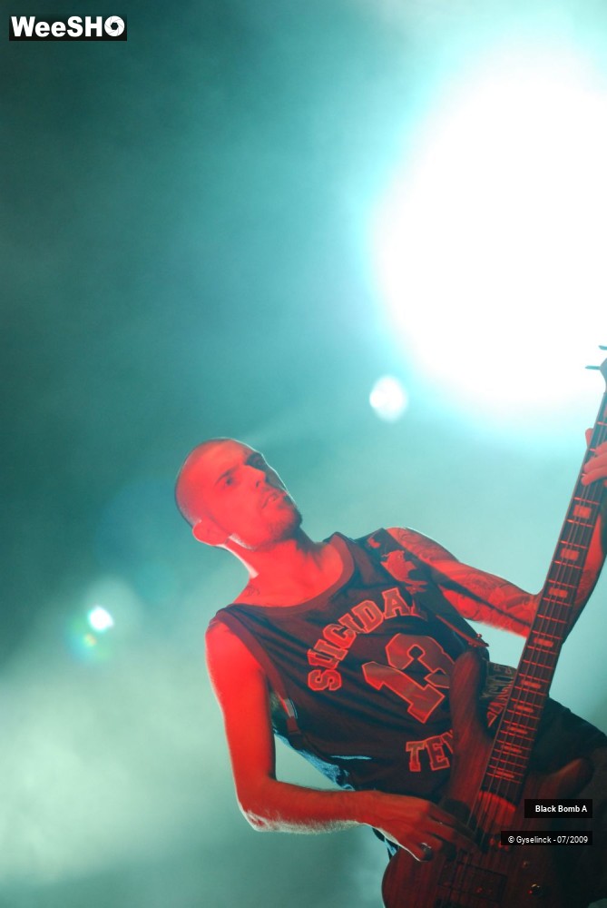 23/24 photos du spectacle Black Bomb A