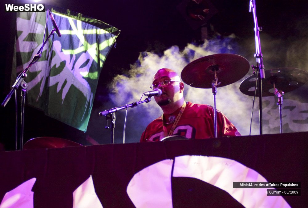 32/50 photos du spectacle Ministère des Affaires Populaires