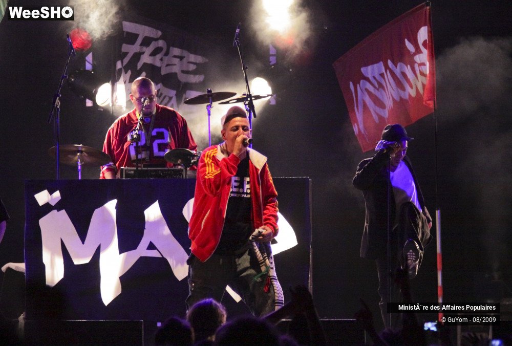 45/50 photos du spectacle Ministère des Affaires Populaires