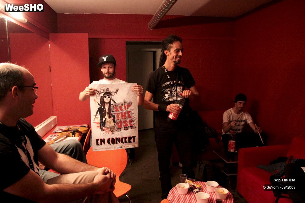 9/36 photos du spectacle Skip The Use Backstage