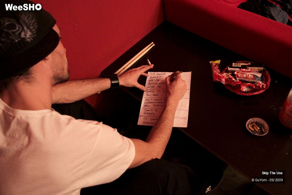 12/36 photos du spectacle Skip The Use Backstage