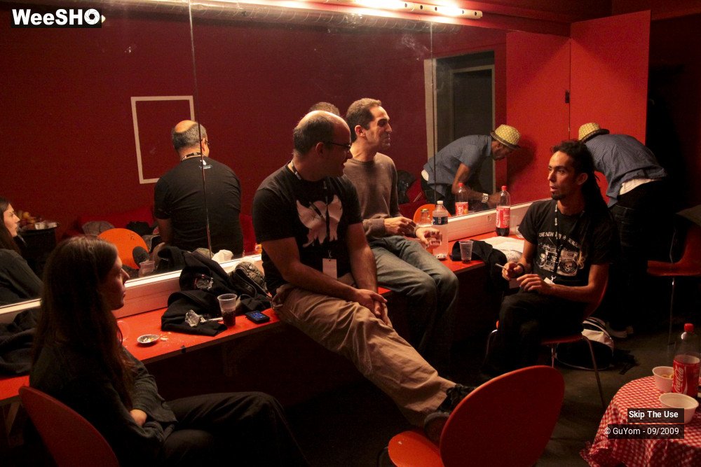 18/36 photos du spectacle Skip The Use Backstage