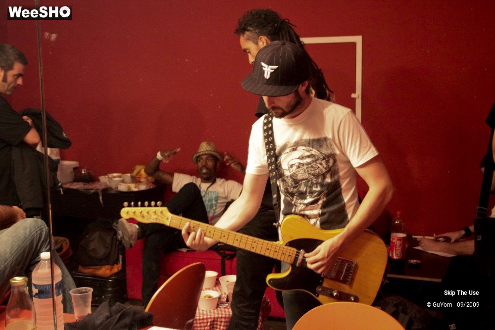 19/36 photos du spectacle Skip The Use Backstage