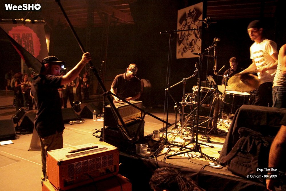 27/36 photos du spectacle Skip The Use Backstage