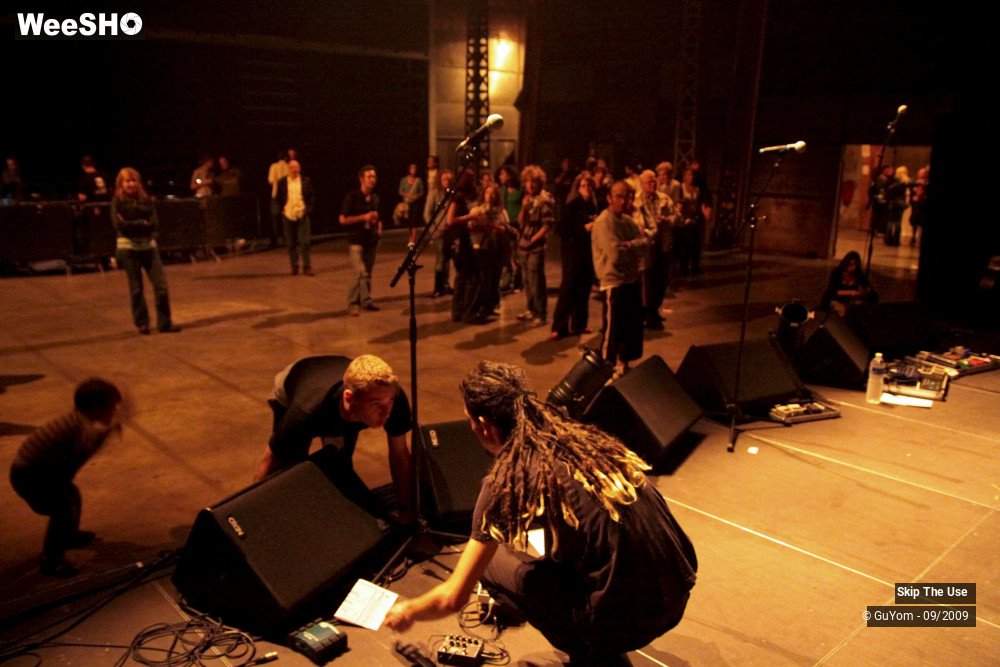 28/36 photos du spectacle Skip The Use Backstage