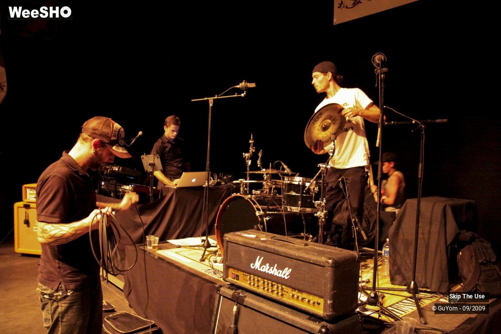 34/36 photos du spectacle Skip The Use Backstage