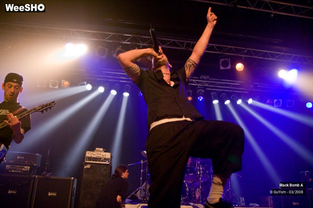 4/38 photos du spectacle Black Bomb A