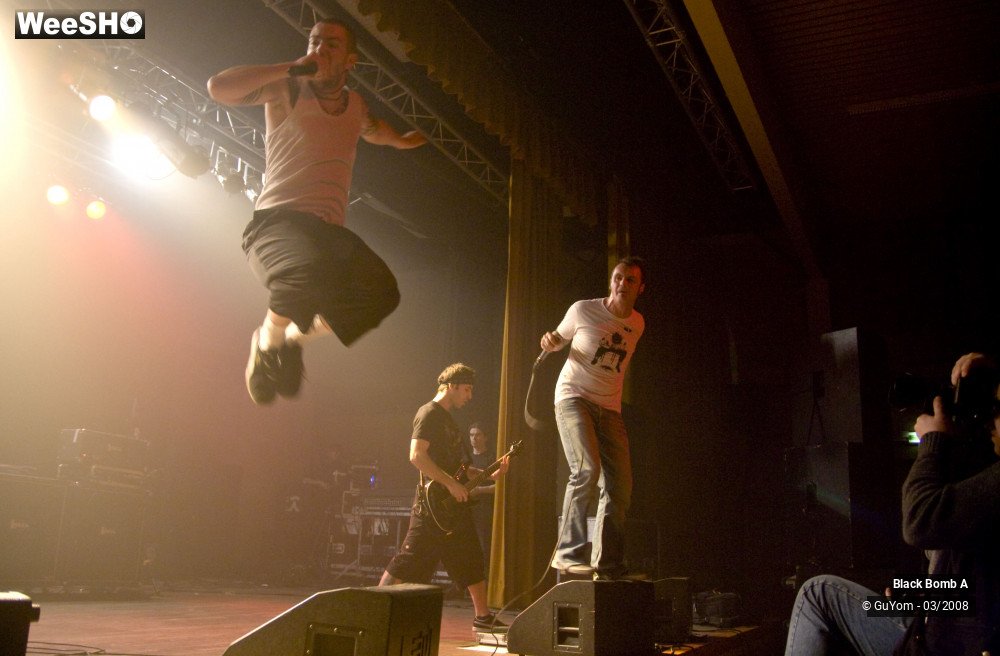 14/38 photos du spectacle Black Bomb A