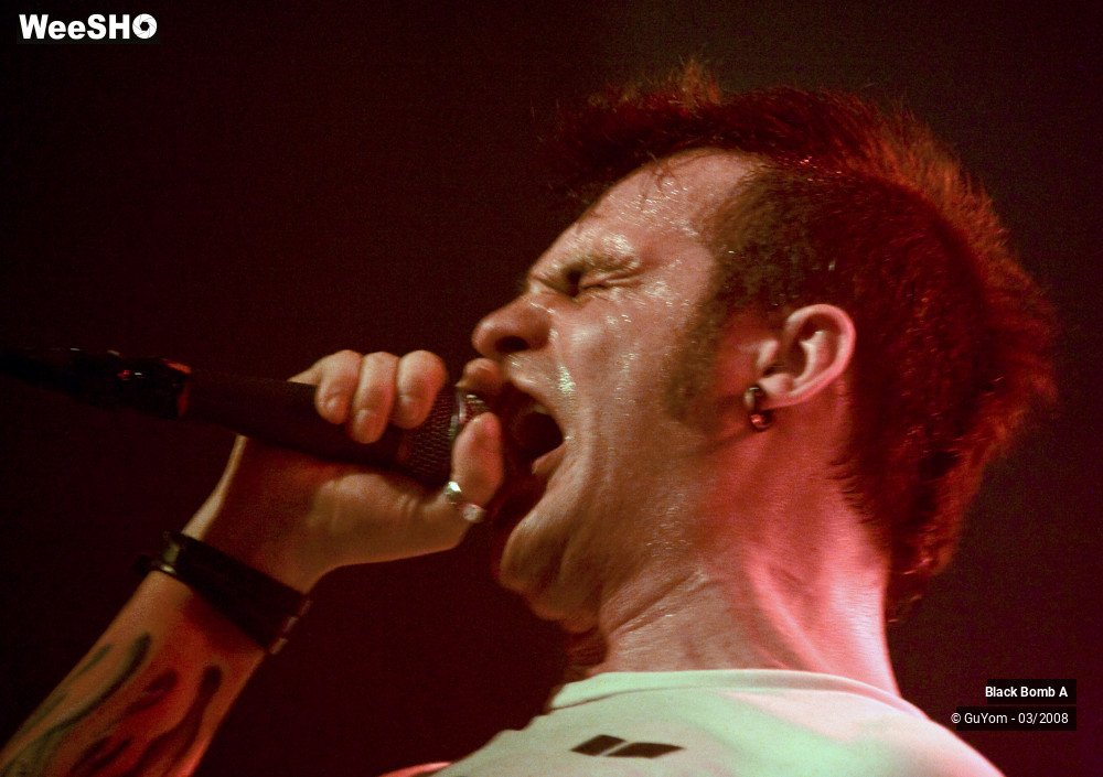 16/38 photos du spectacle Black Bomb A