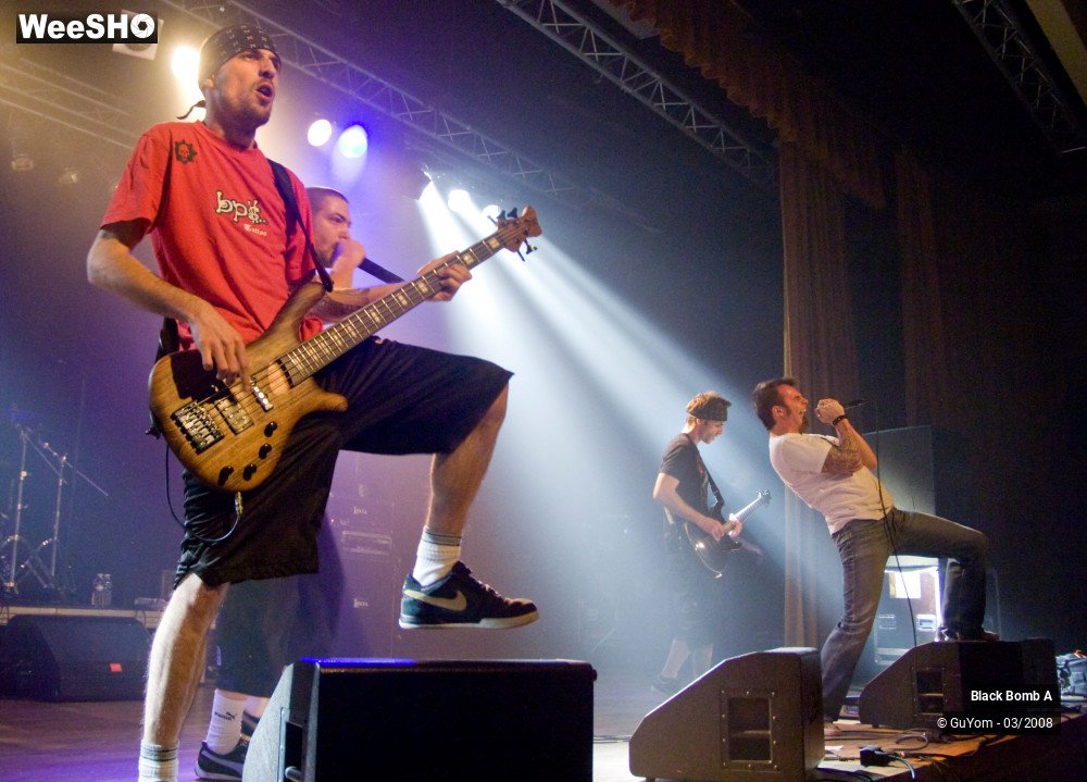 18/38 photos du spectacle Black Bomb A