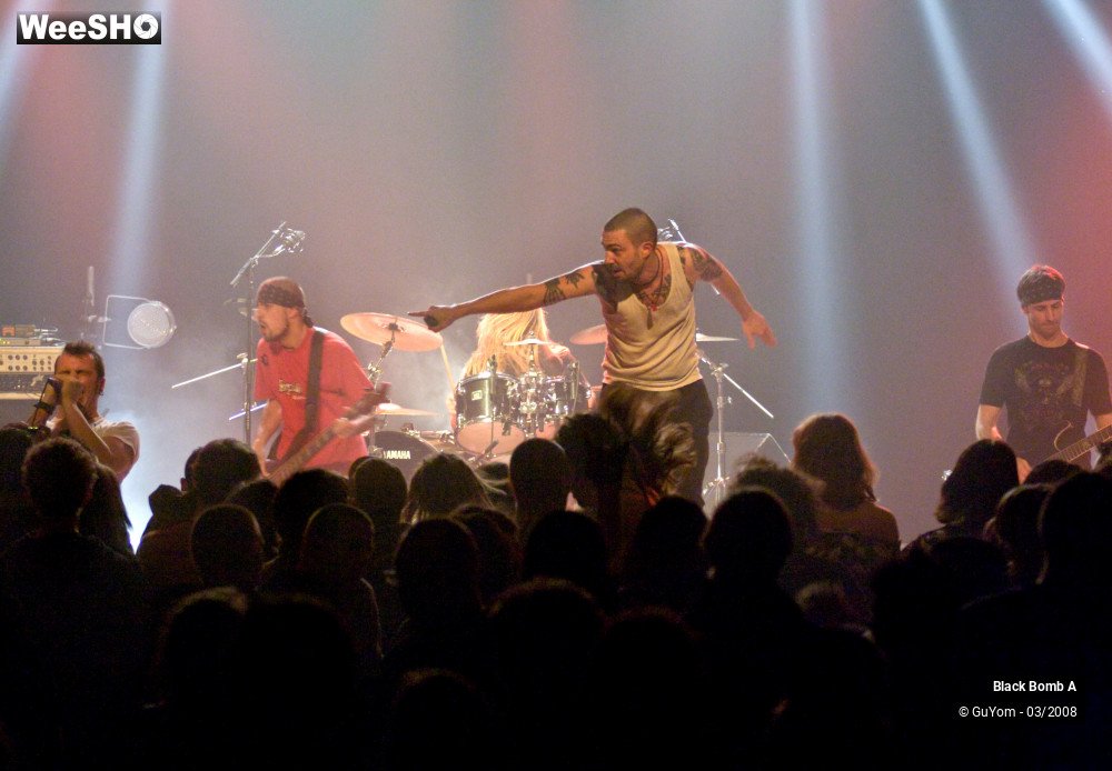 23/38 photos du spectacle Black Bomb A