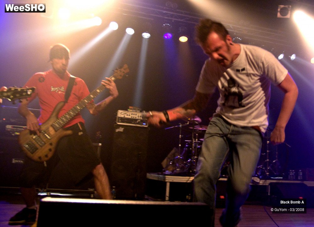 25/38 photos du spectacle Black Bomb A