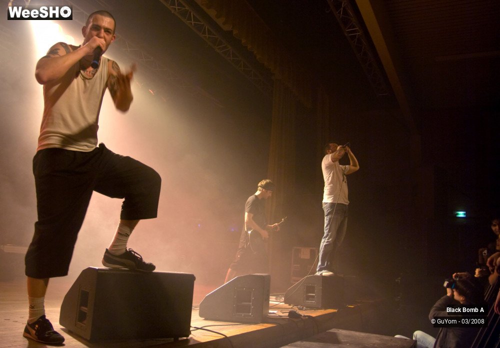 28/38 photos du spectacle Black Bomb A