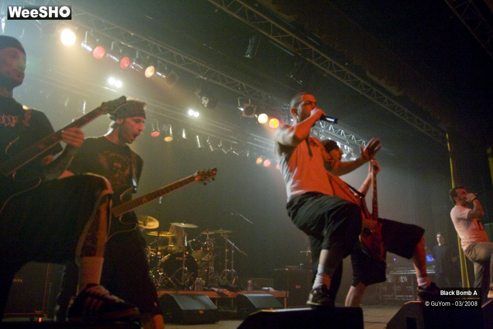 33/38 photos du spectacle Black Bomb A