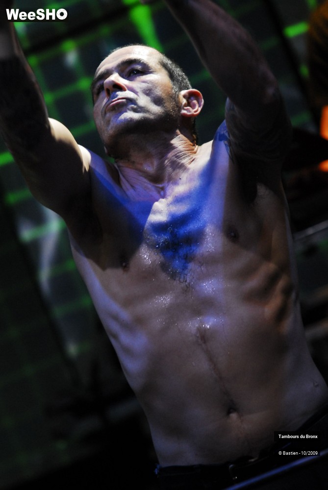 1/47 photos du spectacle Tambours du Bronx