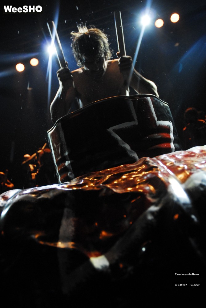 2/47 photos du spectacle Tambours du Bronx