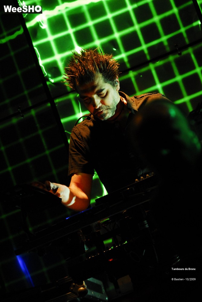 16/47 photos du spectacle Tambours du Bronx