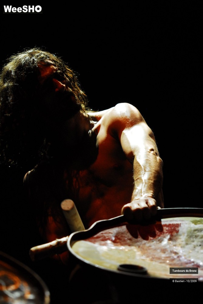 20/47 photos du spectacle Tambours du Bronx